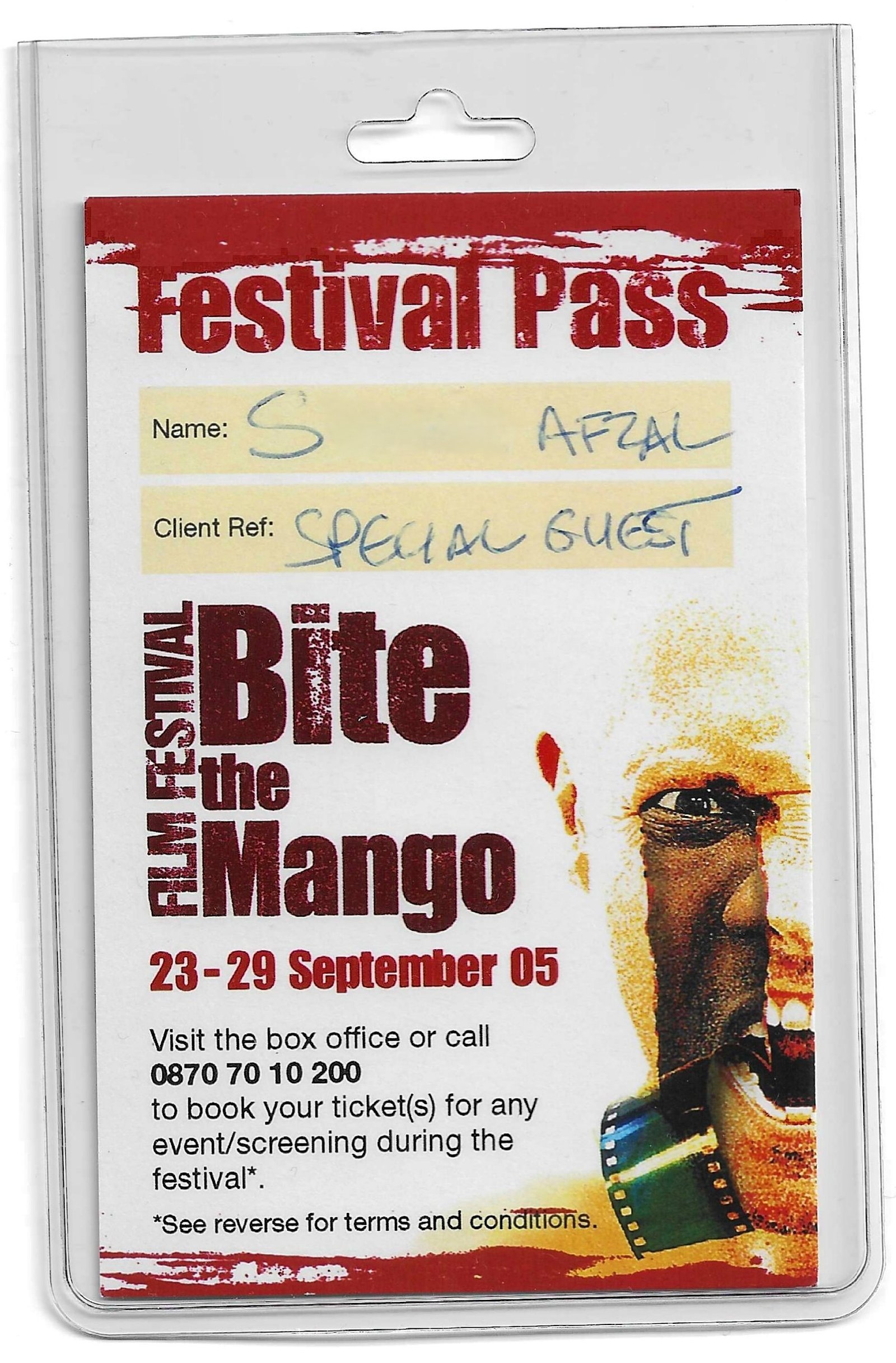 The Full 10 Yards Short Film by Scottish filmmaker Shehzad Afzal. Screens at Bite the Mango Film Fest as part of Slices of Mango Shorts September 23-29, 2005, festival pass.